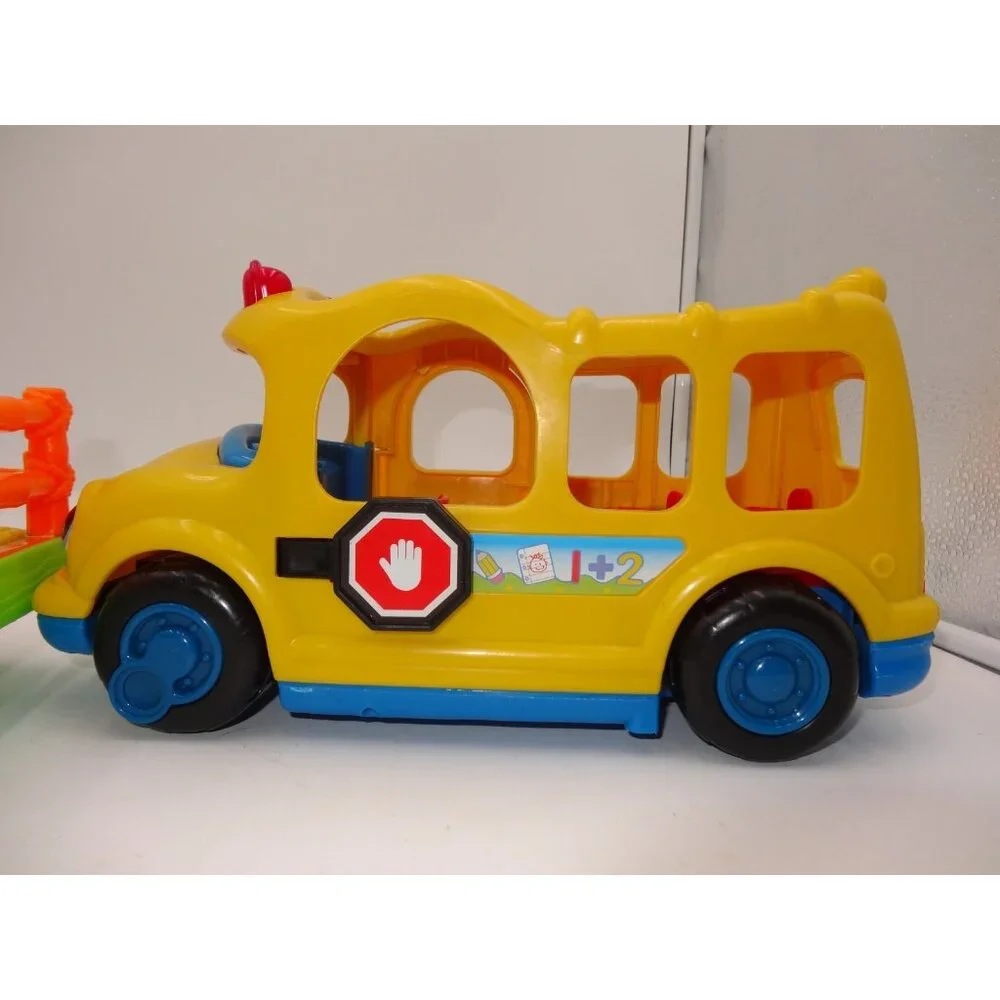 Fisher-Price Little People‎ Choo-Choo Zoo Train Conductor 3 Animals School Bus